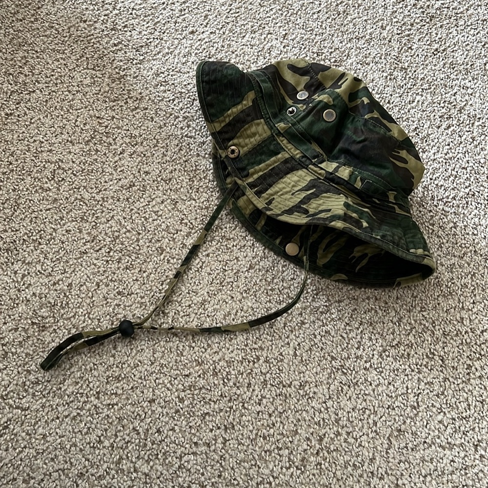 NWOT Wide Brim Camo Bucket Hat Fisherman Hat